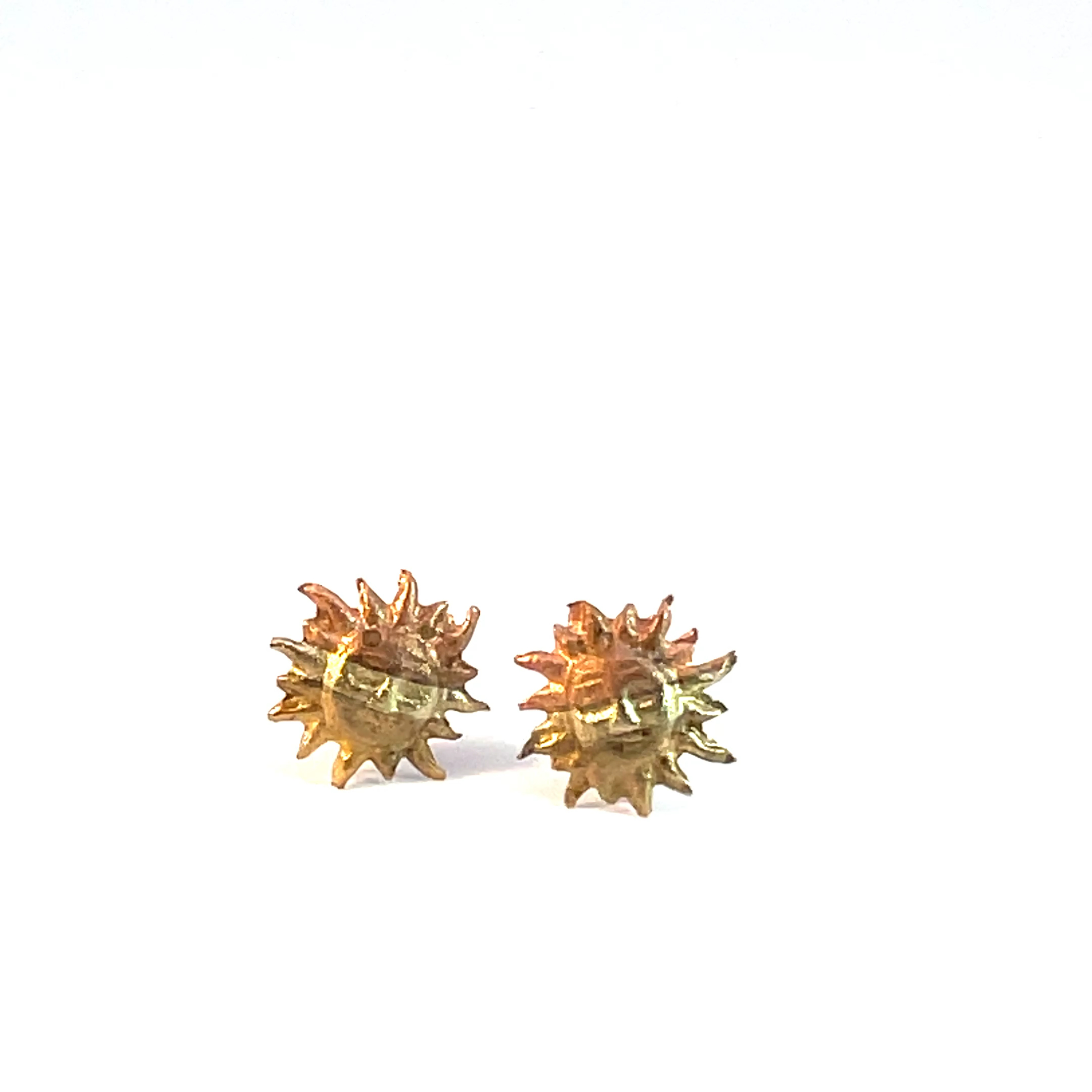 Broquel de oro 10k Sol con rayos 8mm