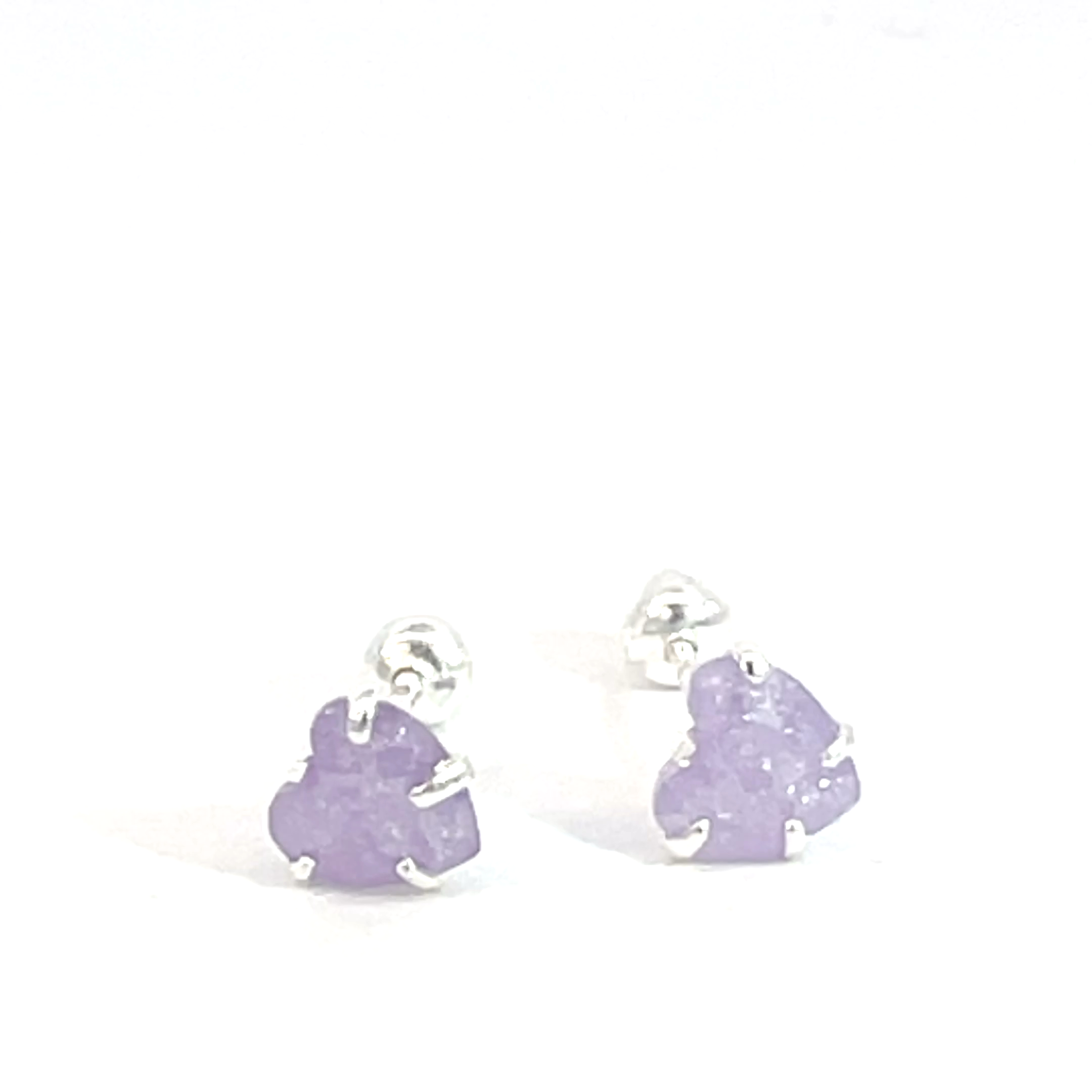 Broquel de plata con piedra congelada corazón violeta 5mm