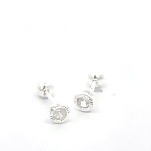 Broquel de plata Bisel facetado con piedra redonda blanca 3mm