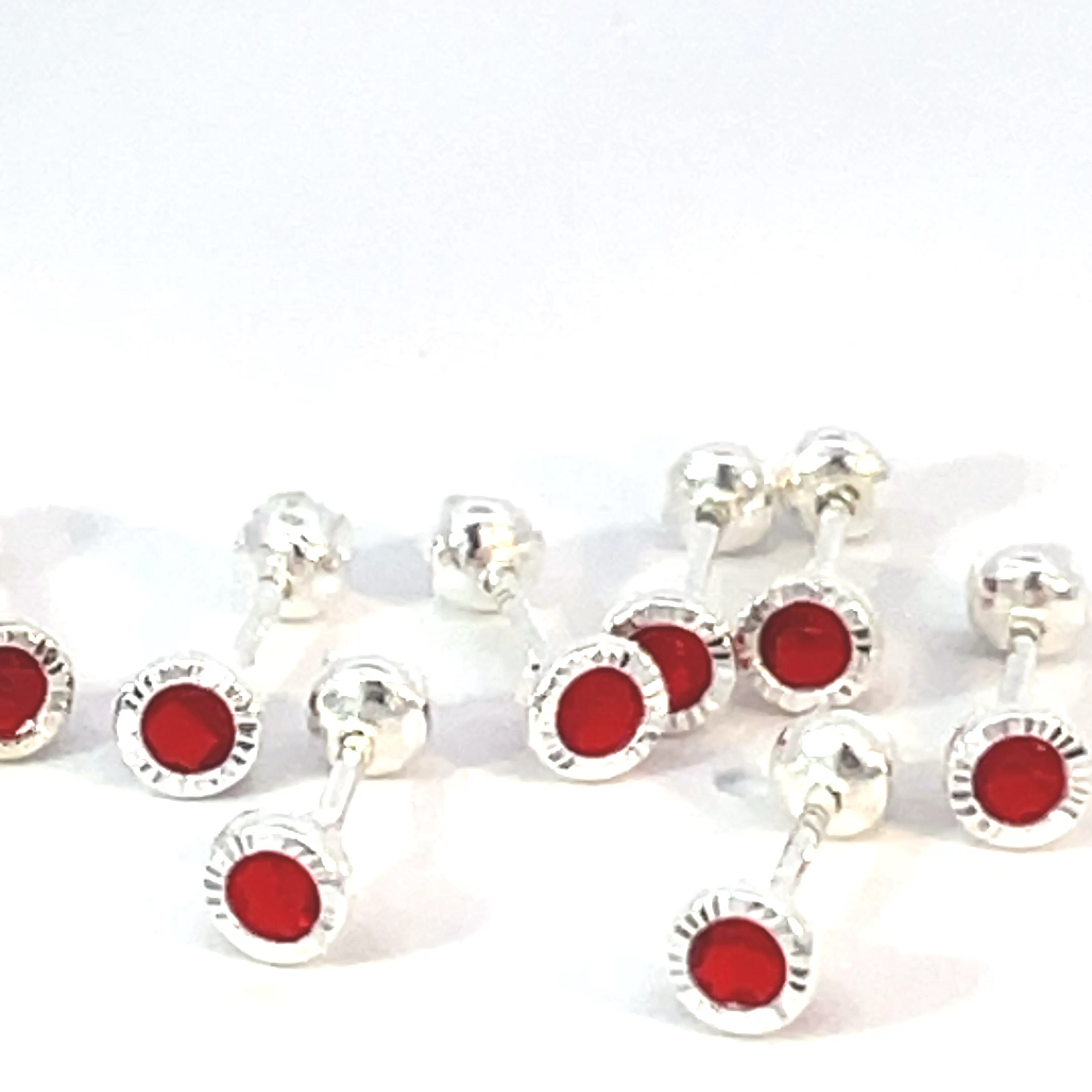 Broquel de plata Bisel facetado con piedra redonda roja 3mm - Imagen 3