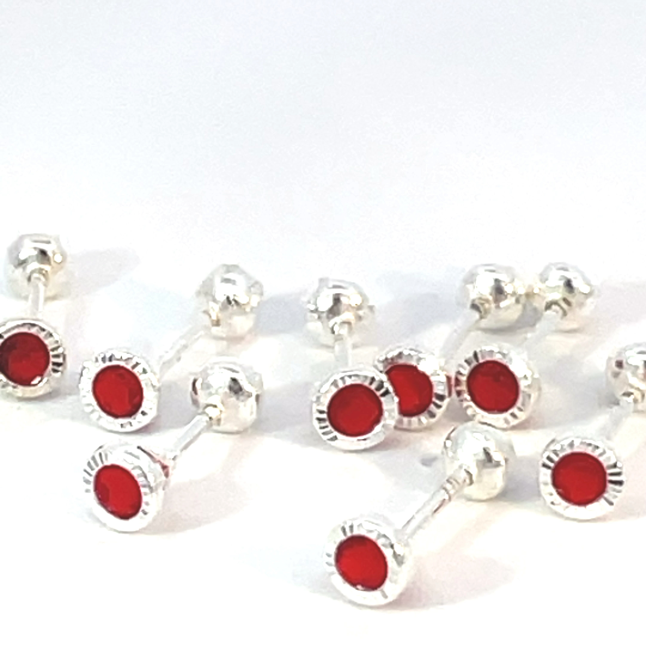 Broquel de plata Bisel facetado con piedra redonda roja 3mm - Imagen 2