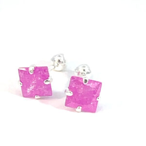 Broquel de plata con piedra congelada cuadrada rosa fucsia 5mm