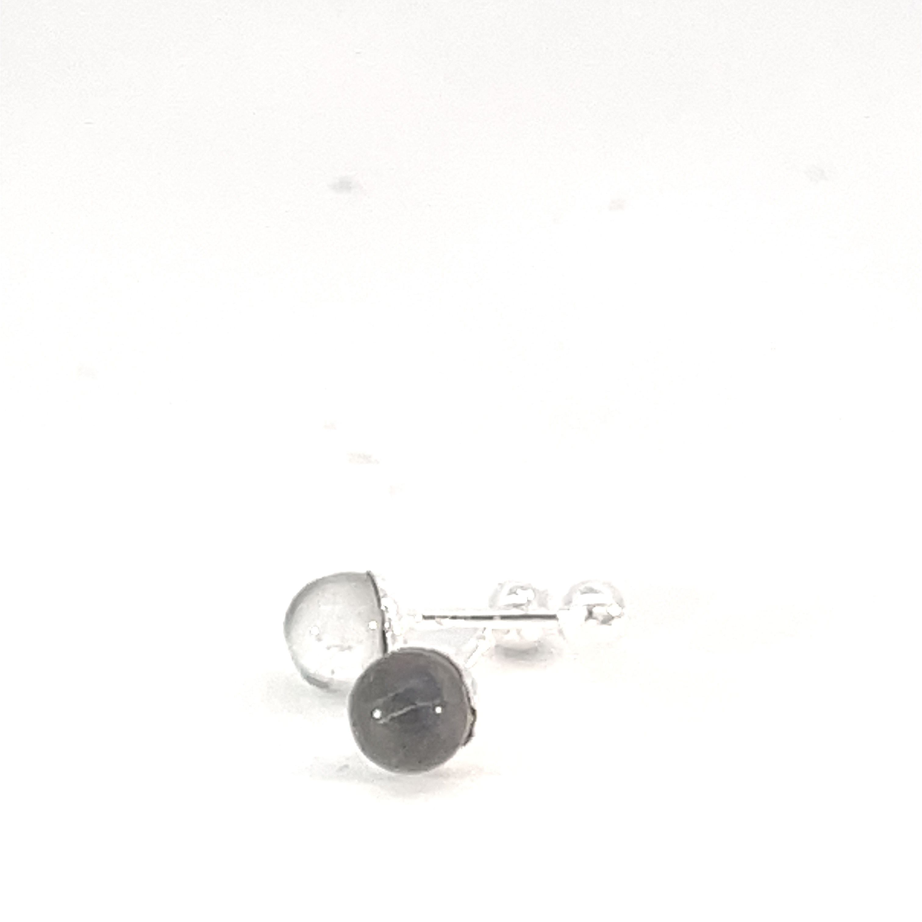 Broquel de plata con piedra mágica lisa y redonda 4mm