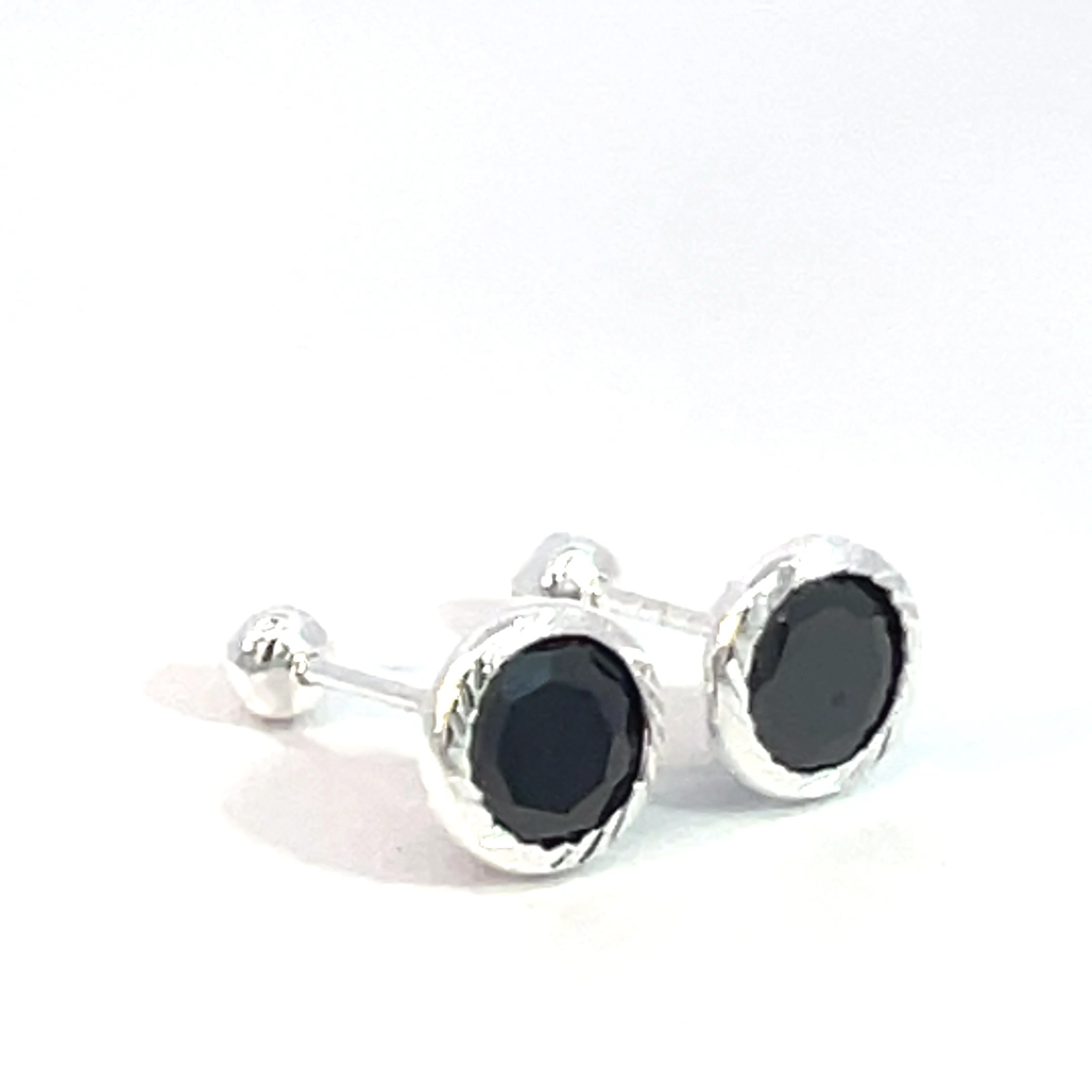Broquel de plata Bisel facetado con piedra redonda negra 6mm - Imagen 3