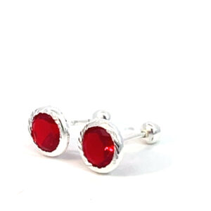 Broquel de plata Bisel facetado con piedra redonda roja 6mm