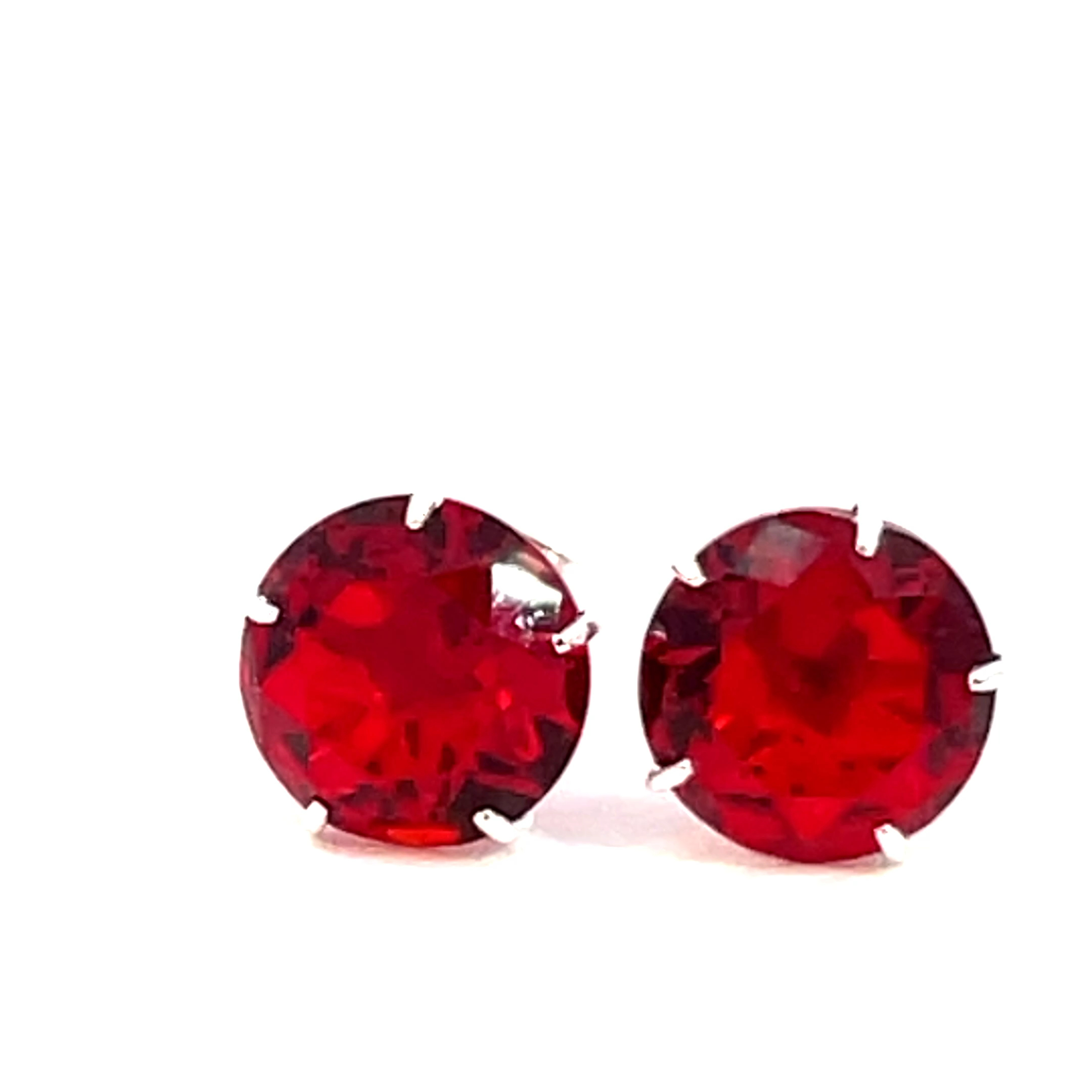 Broquel de plata Sin bisel con piedra redonda roja 9mm