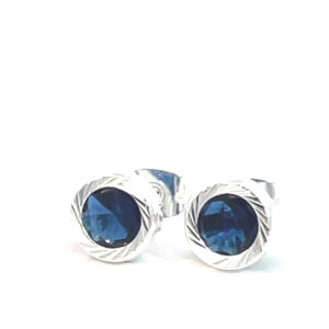 Broquel de plata Bisel facetado con piedra redonda azul 7mm
