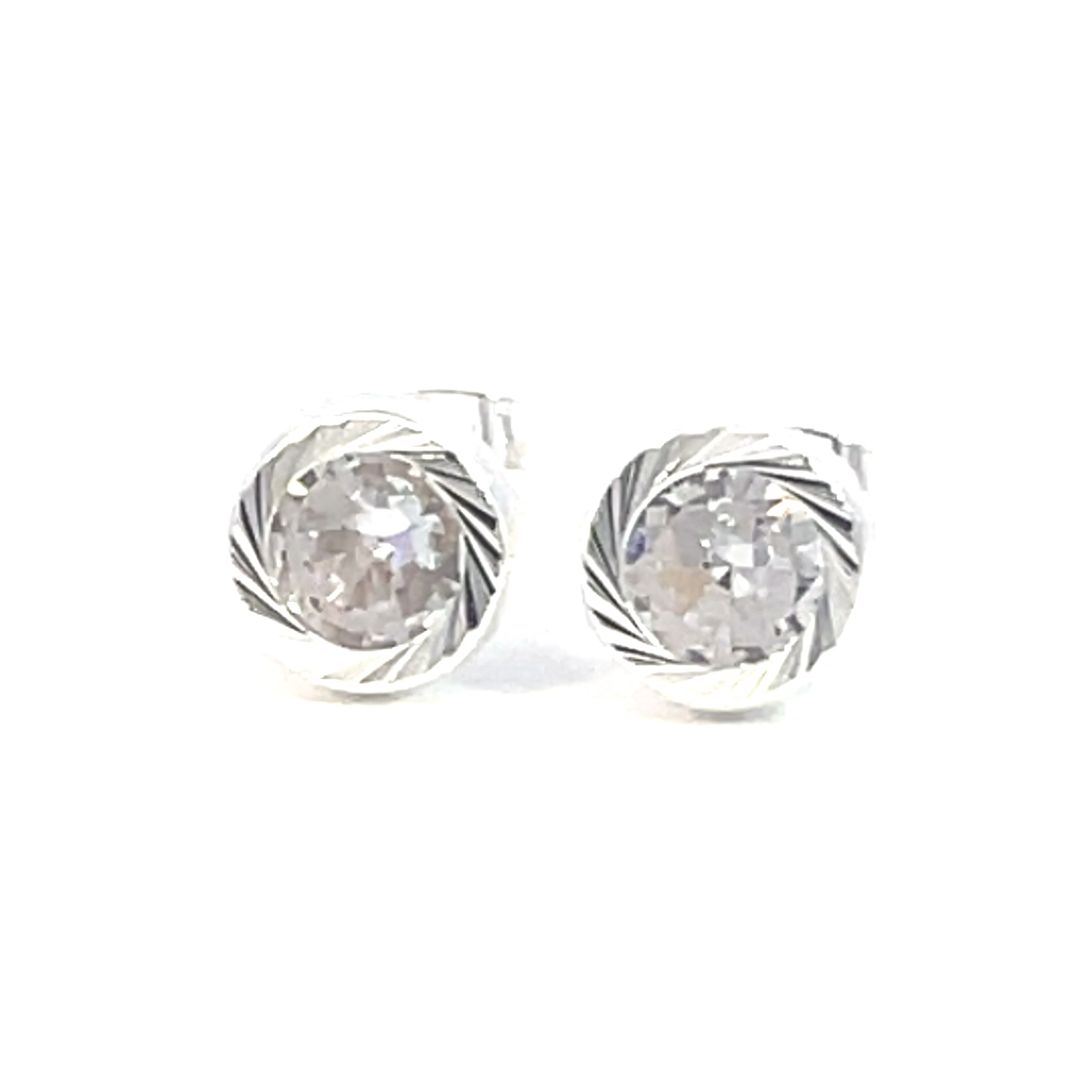 Broquel de plata Bisel facetado con piedra redonda blanca 7mm