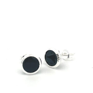 Broquel de plata Bisel facetado con piedra redonda negra 8mm